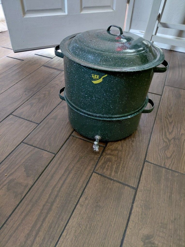 Vintage 19 Quart Pot With Spigot