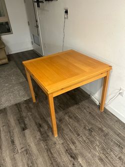 Free!! Dining table (expandable)