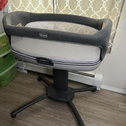 BABY BEDSIDE SLEEPER/BASSINET, Like New!!!