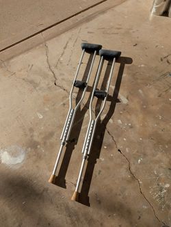 Crutches For Person 5'2" To 5'10"