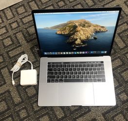 MacBook Pro 15” Touch Bar (mid 2018) intel core i7 512GB SSD