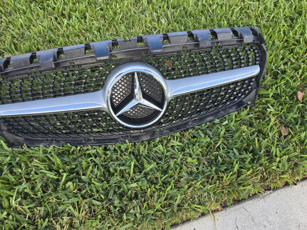Mercedes Benz CLA (contact info removed)-2022 Grill