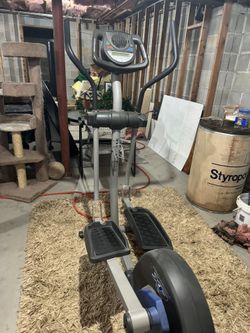 Pro-form XP 130 Elliptical for Sale in New Egypt, NJ OfferUp