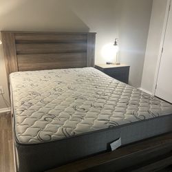 Bedroom furniture set