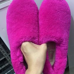 PINK UGG CLASSIC COZY BOOTIE