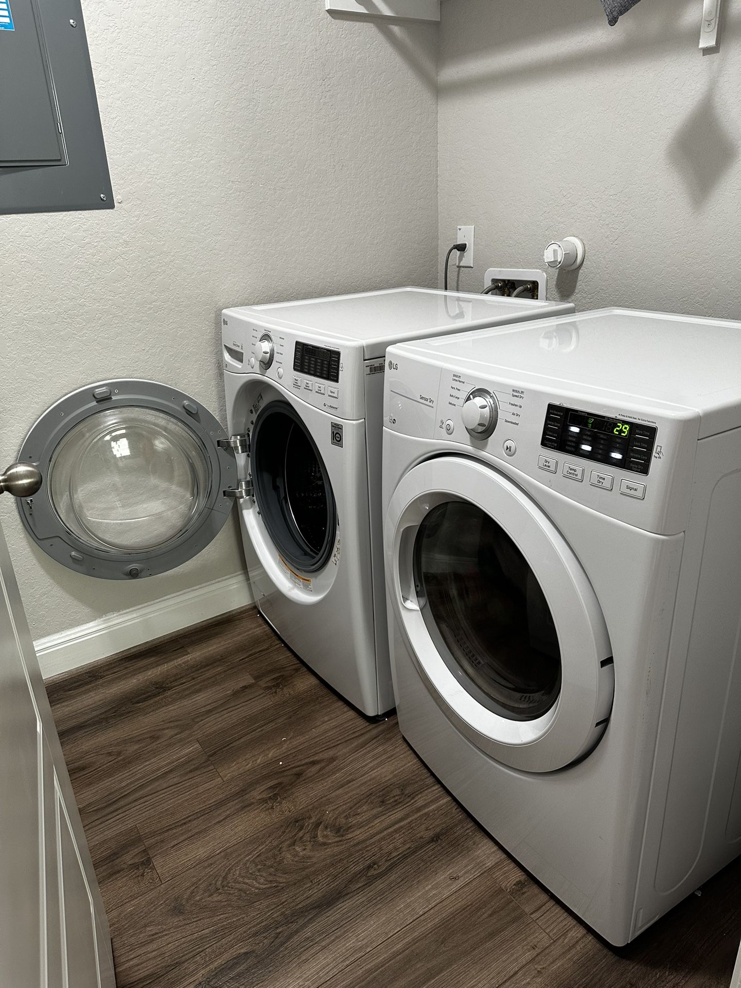 LG washer & Dryer (Works great)