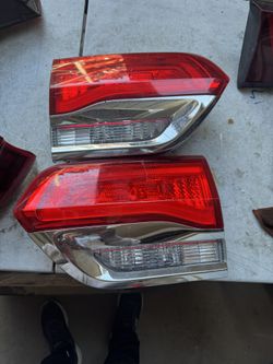 Jeep Grand Cherokee Tail Light Tailgate Oem