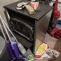 Lopi AGP PS Pellet Stove – Good Condition – Includes Pallet of Pellets