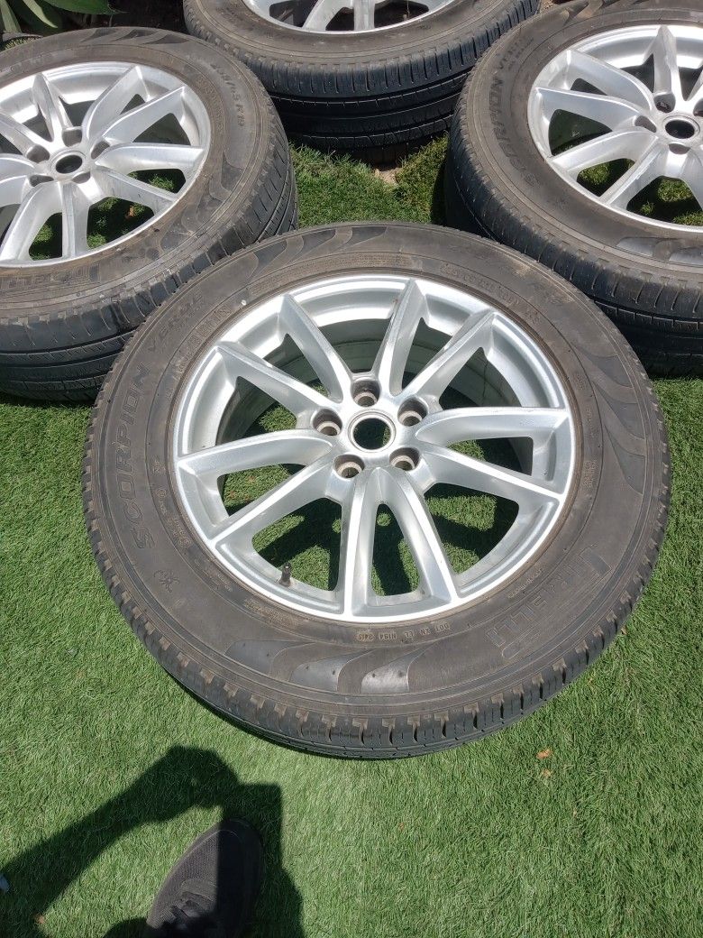 I Have Some 19.2 Inch Rims In Gret Condition Tire are In Good Condition Also I'm Asking $ 300 Hundred Or Best Offer They Gmc Chevy And Dodge