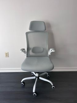 Ergonomic swivel desk chair with head rest
