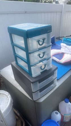 Small organizers with drawers