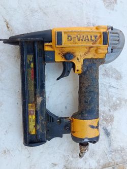 DeWalt 18-Gauge Pneumatic Brad Nailer