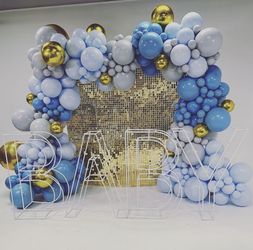 Balloon Garland & Gold shimmer Wall