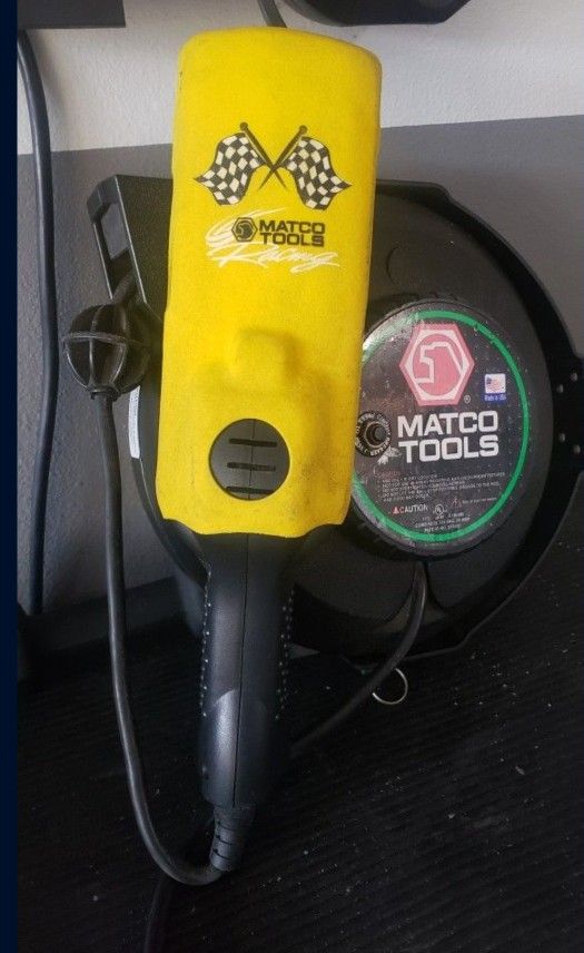 Matco Retractable Reel Shop Light