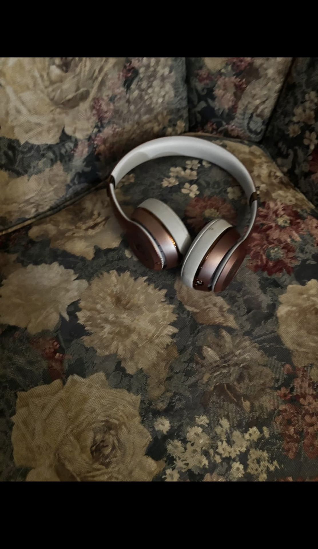 Beats Solo3 Wireless Headphones - Rose Gold | Great Sound & Style!