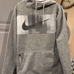 Nike Hoodie Size Large Brand New Condition. Zip pocket for phone, Located in Murray cash/Venmo