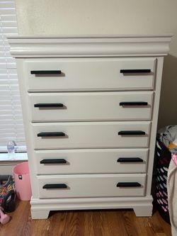 Chest of drawers
