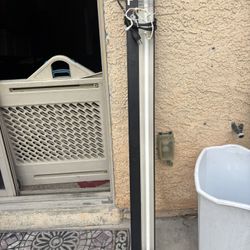 linear fluorescent light fixture