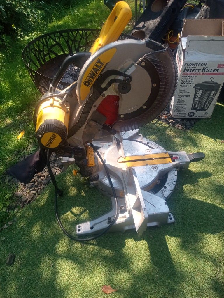 DeWalt Saw