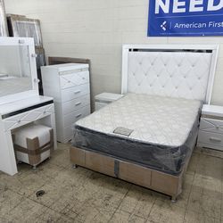 New White Bedroom Set With Vanity (Queen/Full)