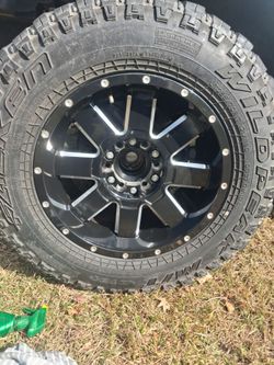 Off-Road Wheel and Mud Terrain Tire LT265/70R17