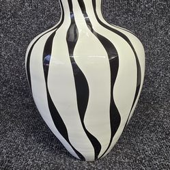Deco 79 48849 Ps Lacquer Zebra Vase 18" H, 11" W