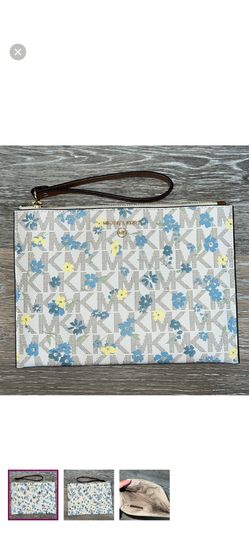 Michael Kors Wristlet 