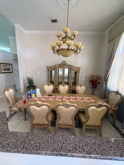 LIKE NEW! USED 2x at most! Dining Room Set! 10 pieces