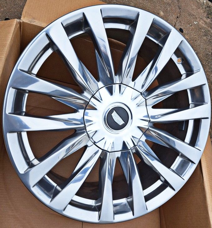 2023 ESCALADE OEM STOCKS BRAND NEW

___
( 22" INCH  )

