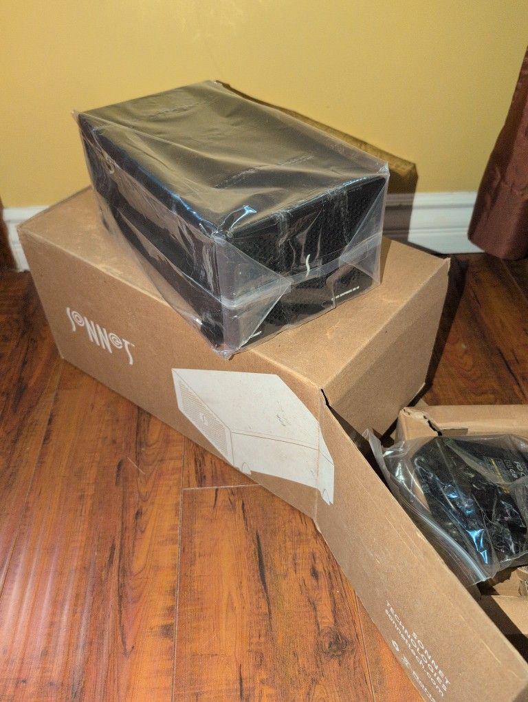 Sonnet Echo Express Thunderbolt Expansion Bay