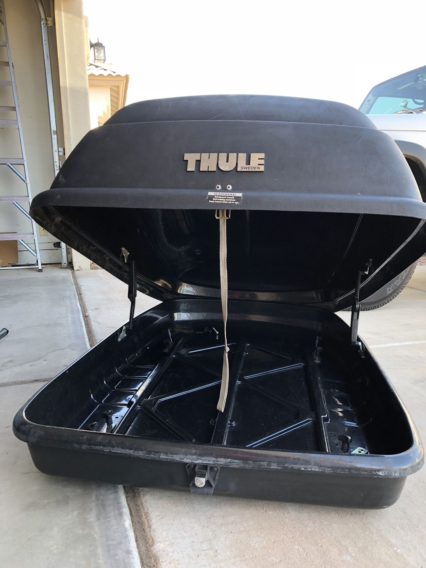 Thule excursion roof rack cargo box travel carrier with extra space