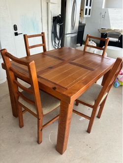 4 PERSON SOLID WOOD DINING SET