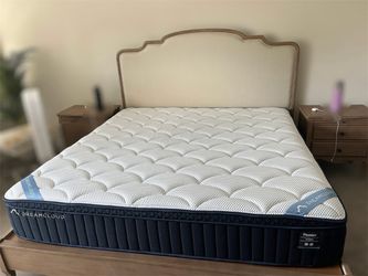 DreamCloud Premier Hybrid Cal King Mattress - Like New Condition