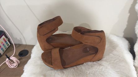 Suede woman sandals size 6