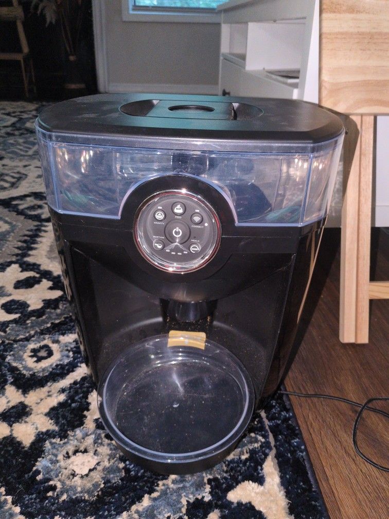 Dog Feeder Robot New Condition Works Fantastic 20$ Just Reduced 12
