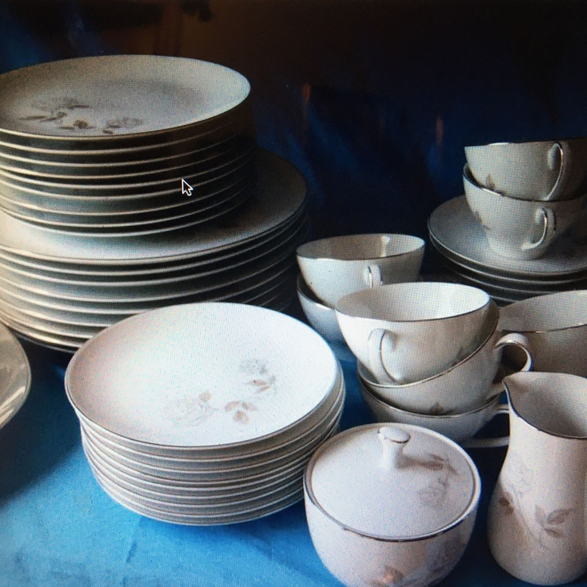 Vintage Rosay pattern by Noritake Made in Japan #6216 50-piece serk