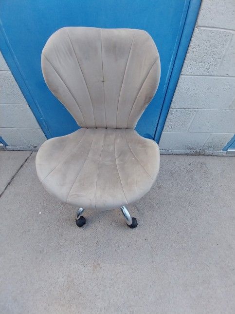 Fabric Covered Office Chair Excellent Condition Adjustable Seat