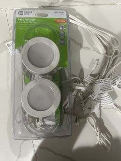 4 LED Puck Lights 