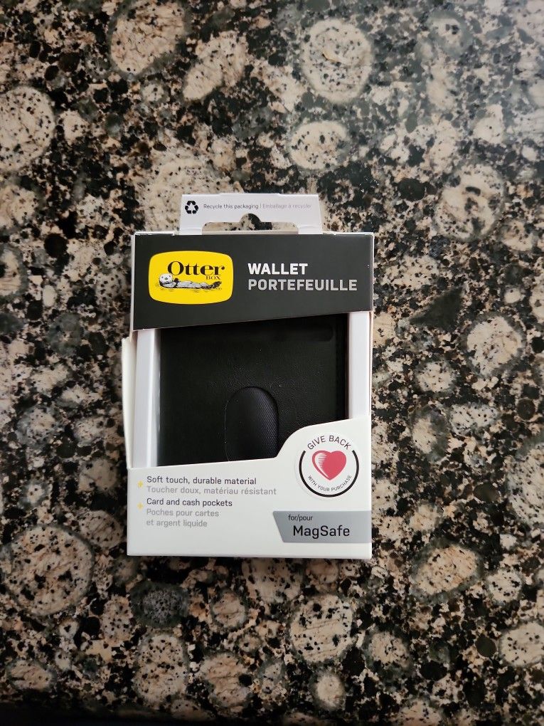 Otterbox Wallet New With Magnet 