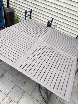 Outdoor patio table