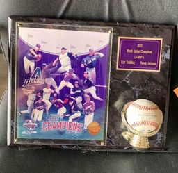 Arizona Diamondbacks 2001 Champions wall plaque photo and glove ball holder with ball