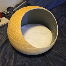 Fhasso Luxury Bamboo Cat Bed