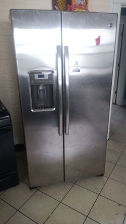 GE stainless steel Refrigerator