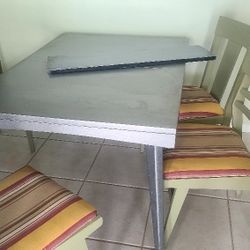 Table And Chairs  Vintage
