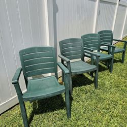 4 Plastic Garden Chairs