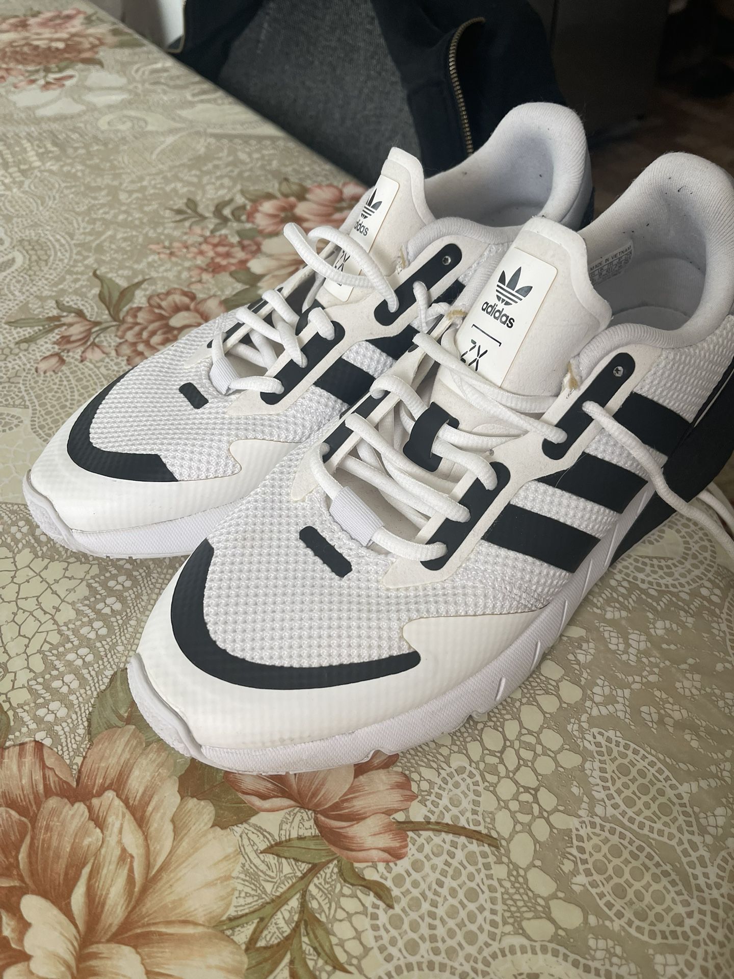 Adidas 9.5