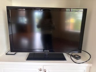 Free  40 inch Samsung TV needing repair