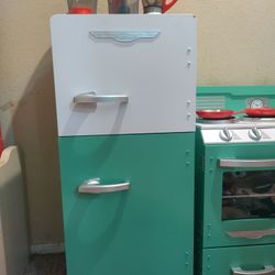 Fridge, Kitchen/Laundry 