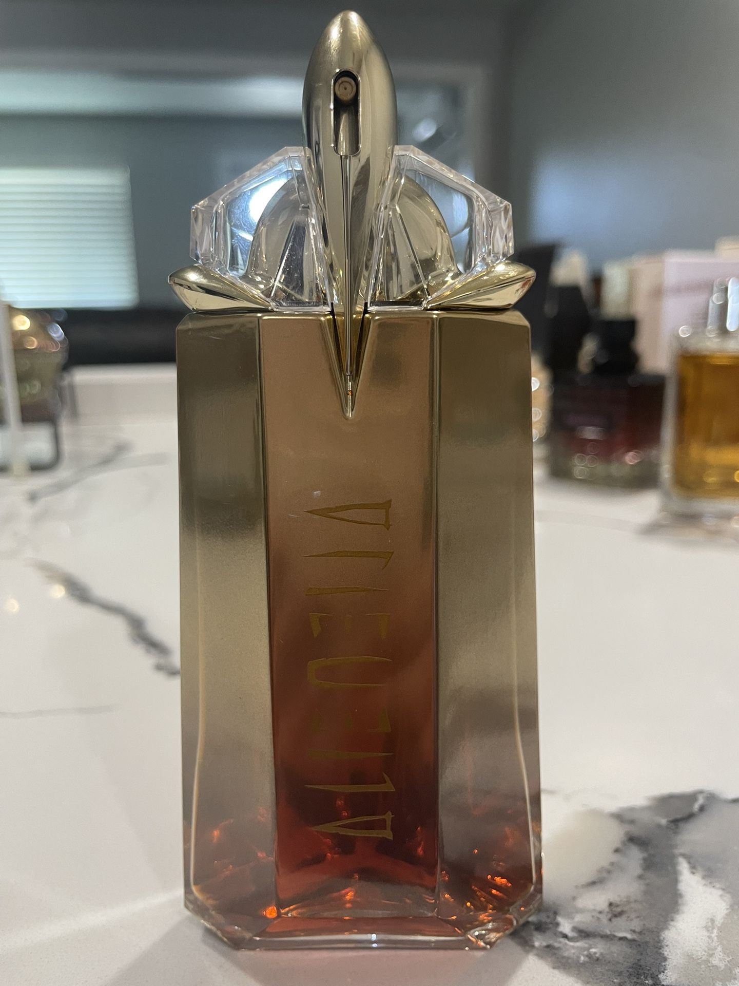 Alien Goddess Intense Perfume