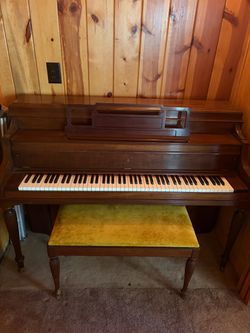 Steinway & Sons Upright Piano – Serial #465558
